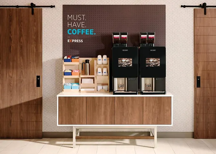 Holiday Inn Express & Suites Bradley Airport By Ihg