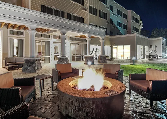 Courtyard By Marriott Lenox Berkshires